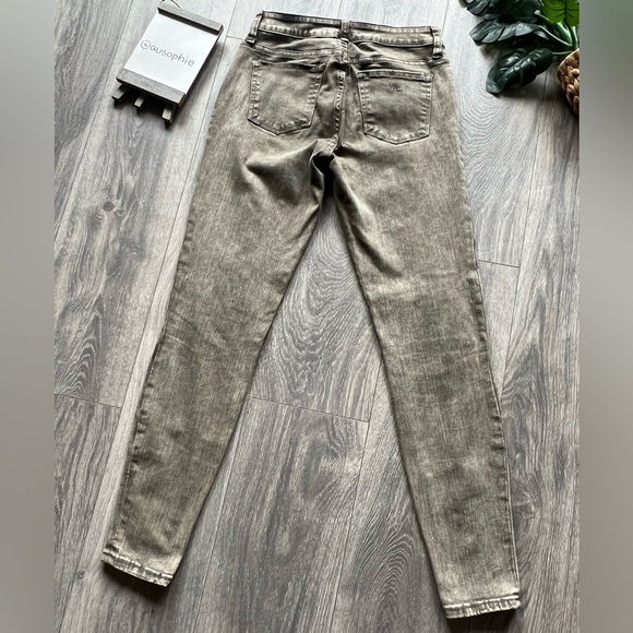 Wash lab cotton poly stretch skinny jeans in a rustic olive color. Size 25 - Picture 3 of 11